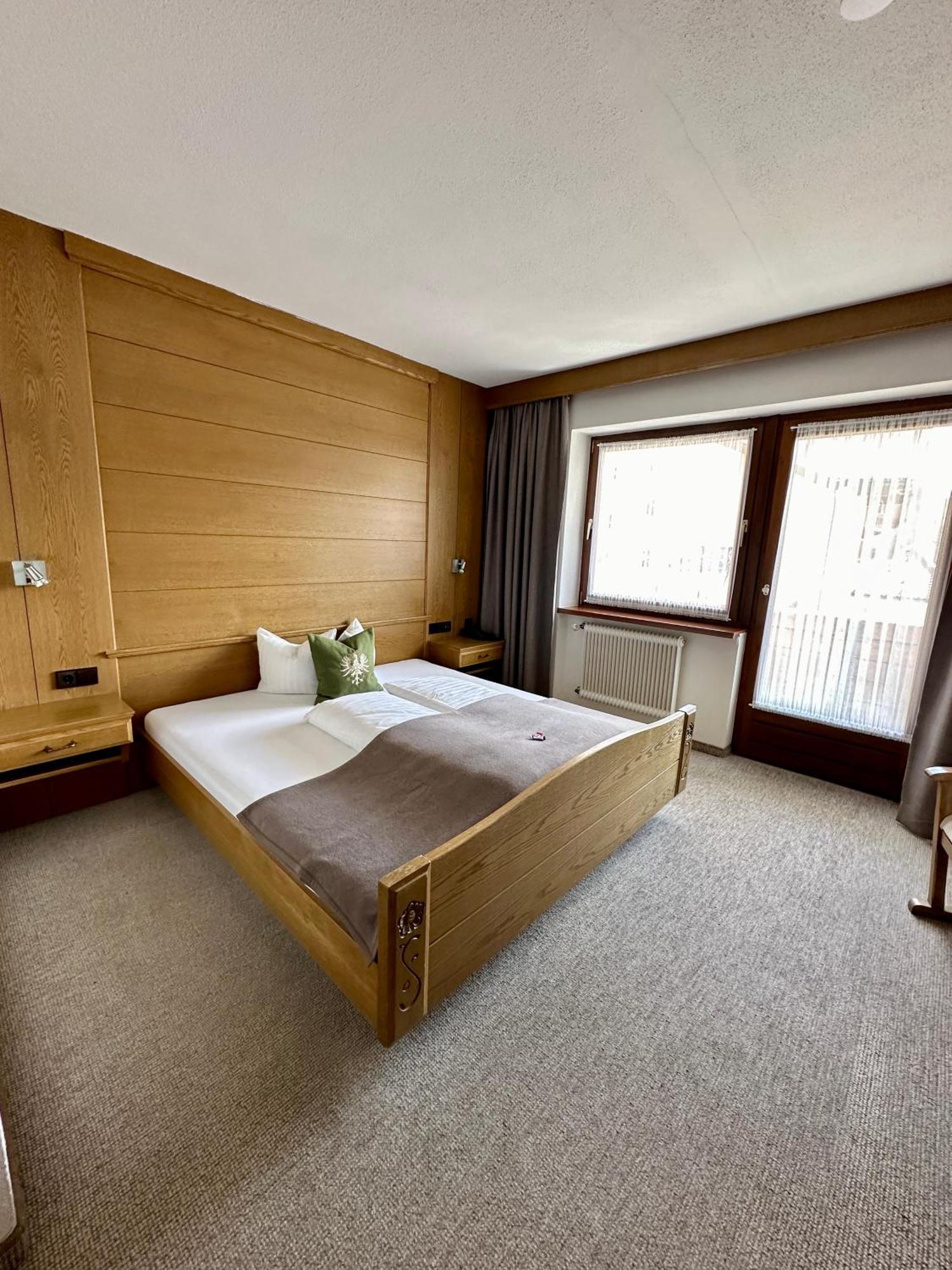 Hotel Zirbenhof Sankt Leonhard im Pitztal Chambre photo