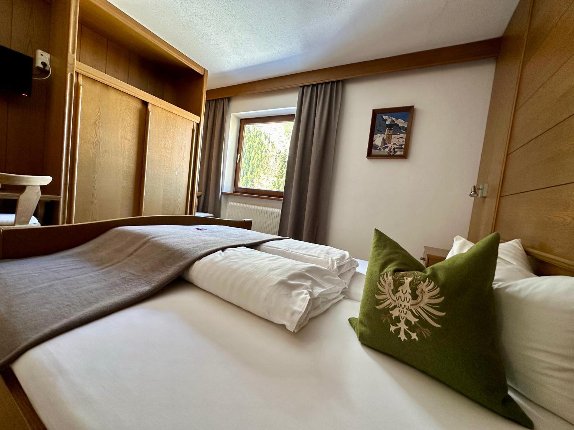 Hotel Zirbenhof Sankt Leonhard im Pitztal Chambre photo